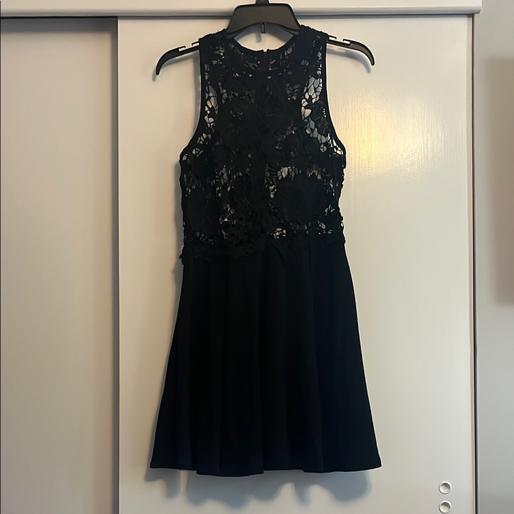 Black Lace Sleeveless Dress